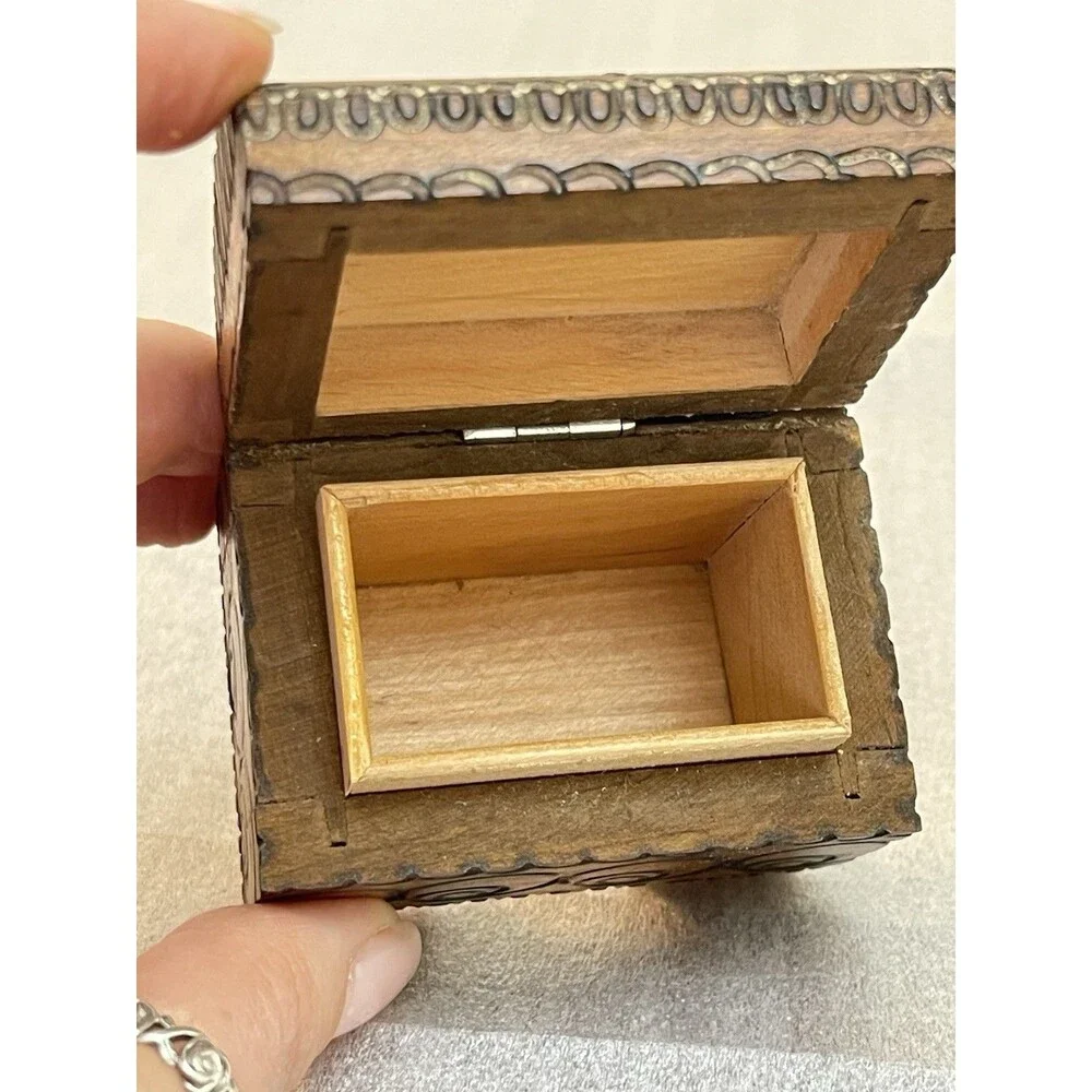 Vintage Floral Sunflower Daisy Miniature Trunk Trinket Box Hand Carved 2.5
